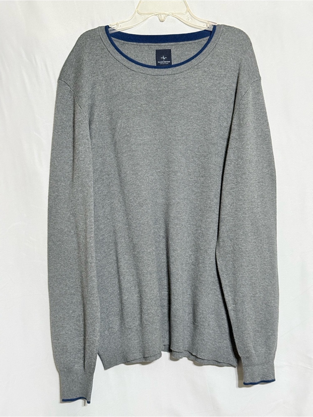 NWT Tailorbyrd Collection Gray Crewneck Sweater with Blue Trim Size Large